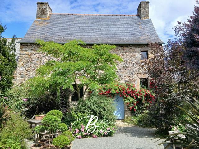 À vendre magnifique ensemble en pierre dans jardin luxuriant 250m² Pontrieux