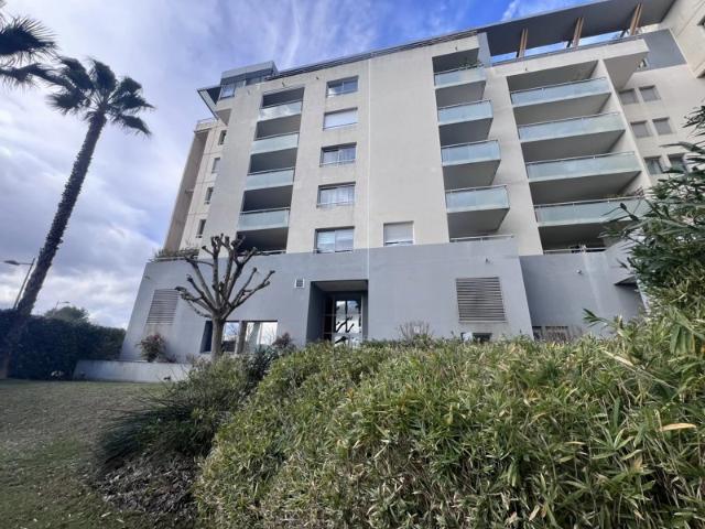 À Vendre Magnifique T2 rénové avec terrasse, garage Castelna
