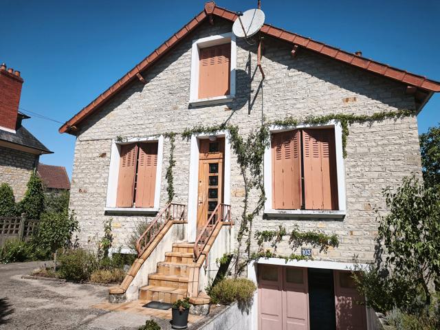 A VENDRE Maison 1930 à NEVERS, 3 pièces, sur sous sol Combles aménageables 123.000 euros