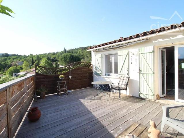 A vendre maison 4 faces de plain pied avec annexe, jardin et garage
