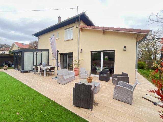 A VENDRE MAISON 5 PIECES AVEC PISCINE 01800 VILLIEU