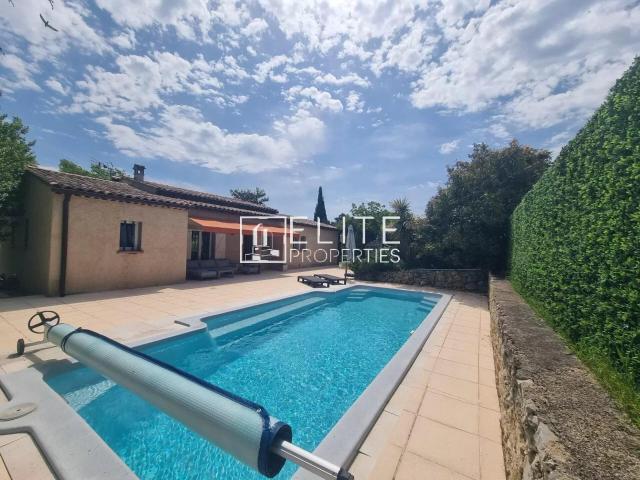 À VENDRE – Maison 5 pièces de plain pied avec pisc
