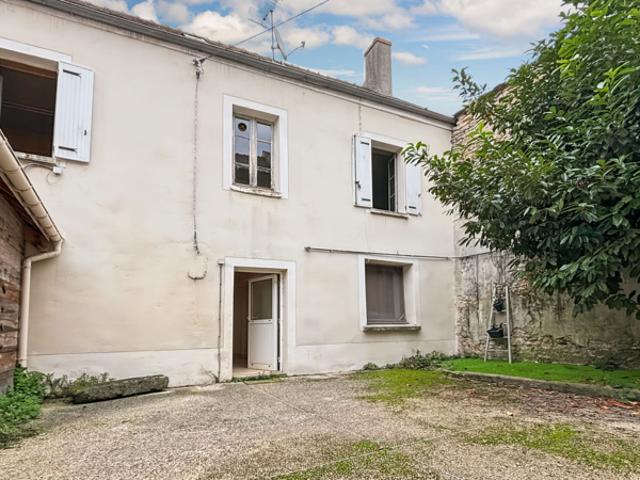 À VENDRE: Maison 97 m2, centre ville, à rénover possibilit