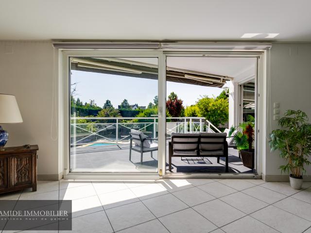 À VENDRE ! MAISON CONTEMPORAINE AVEC PISCINE ET PRESTATIONS HAUT DE GAMME