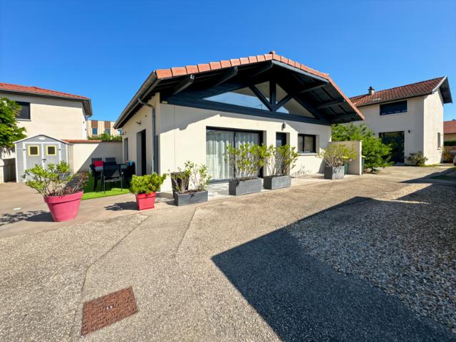 À Vendre Maison contemporaine rare à Collonges au Mont d'O