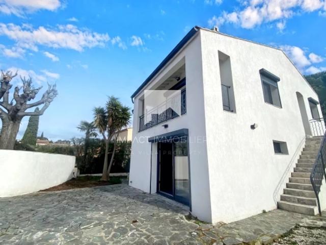 À VENDRE – Maison contemporaine rénovée avec soin – Hyères Centre