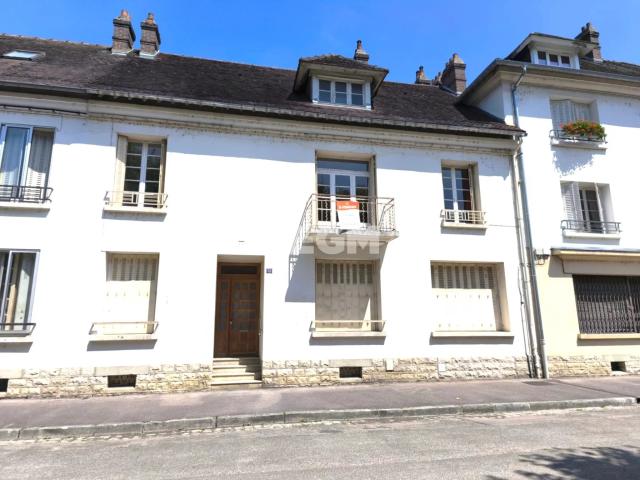 À VENDRE MAISON À RÉNOVER AU COEUR DE BAR SUR SEINE
