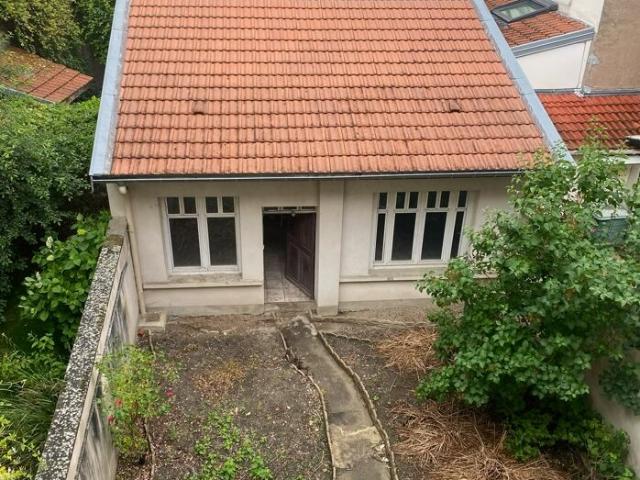 A VENDRE, MAISON A RENOVER INTEGRALEMENT AVEC JARDIN, FORT POTENTIEL