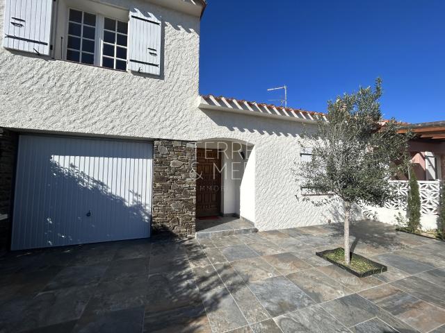 A vendre maison à Saint Cyprien village, avec grand garage et belle terrasse