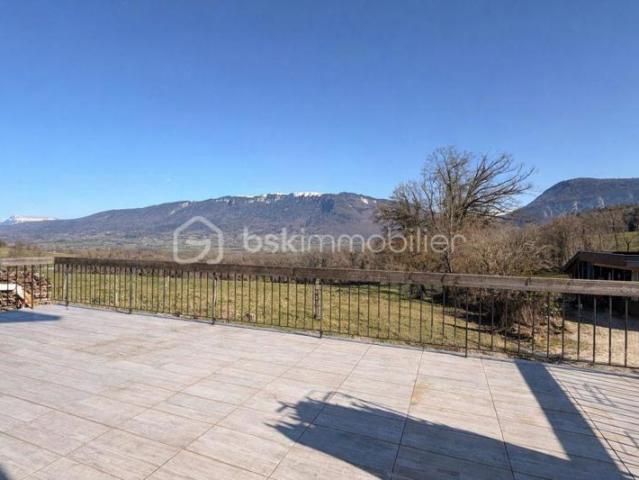 À Vendre – Maison ancienne 117 m² avec sous sol complet – Terrain 1 000 m² – Vue montagne – Sans vis à vis
