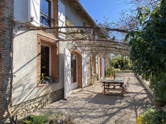 A vendre Maison ancienne de caractère avec parc arboré, pisc