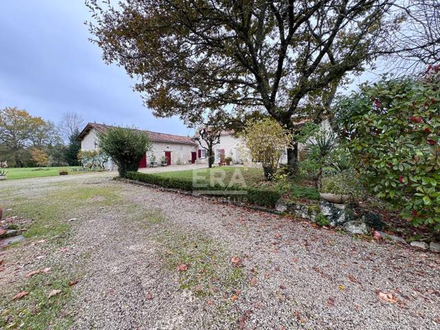 A VENDRE MAISON ANCIENNE DE TYPE 4 AVECDEPENDANCES ET 14.507M² D