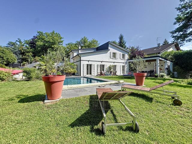 À VENDRE MAISON AU CADRE DE VIE REMARQUABLE 4 CHAMBRES 265M2
