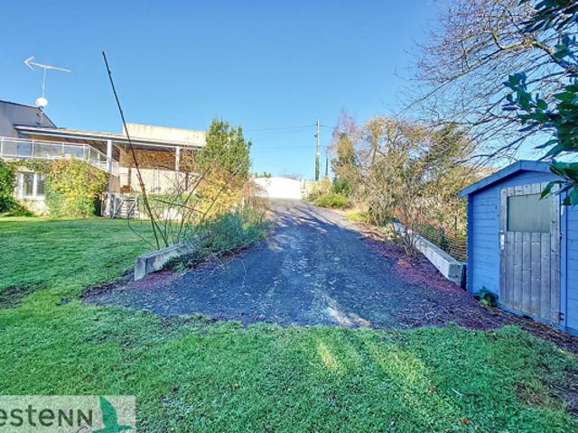 A vendre maison au Gua, 182 m2, 7 pièces, garage double, piscine, sur environ 1800 m²