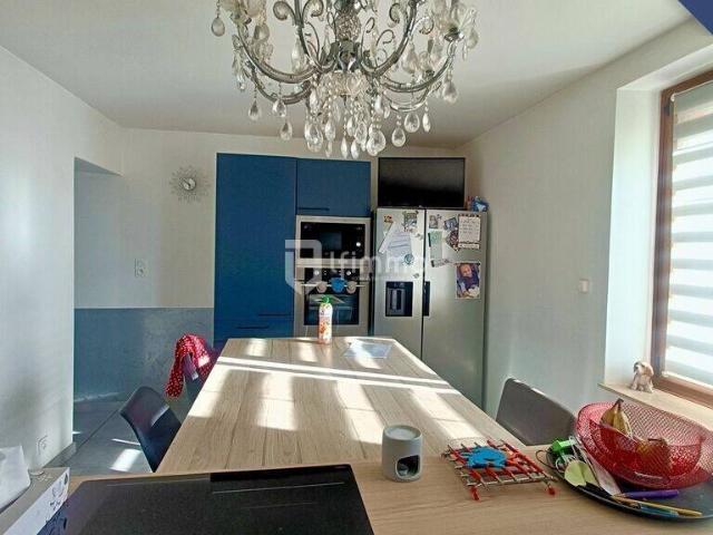À vendre: Maison avec terrain, piscine et nombreuses dépendance