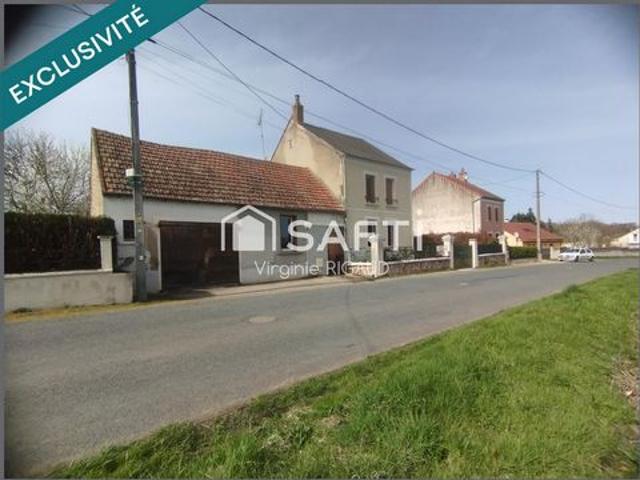 A vendre maison avec trois chambres,et un terrain