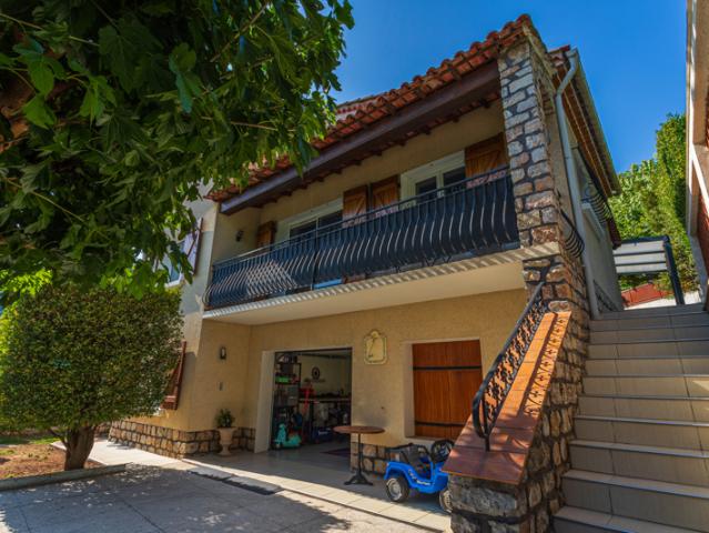 À vendre Maison avec double logement à Solliès Toucas