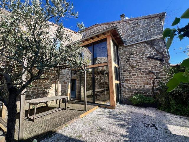 A vendre Maison avec espace extérieur Du charme et du Caractè