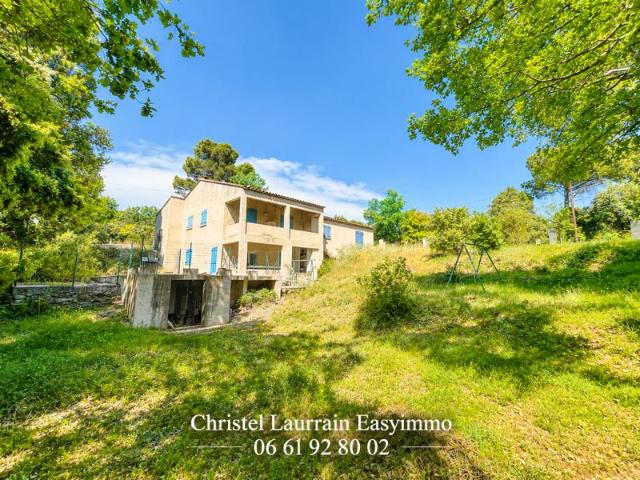 À vendre Maison avec fort potentiel à, au coeur du Haut Var