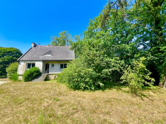 À VENDRE Maison avec fort potentiel à Lampaul Guimiliau