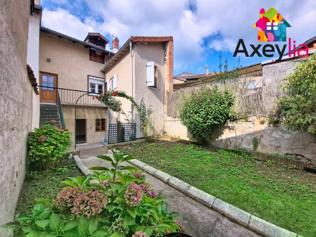 A VENDRE MAISON AVEC JARDIN ET GARAGE CENTRE CHARLIEU