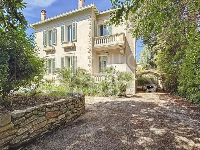 A VENDRE Maison Bourgeoise de 19ème siècle Orée du Cap d'Antibes Piscine