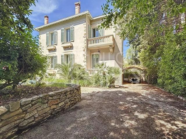 A VENDRE Maison Bourgeoise de 19ème siècle Orée du Cap d'Antibes Piscine