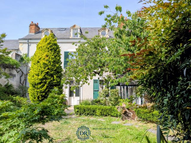 A VENDRE MAISON BOURGEOISE ORLEANS QUARTIER THEATRE