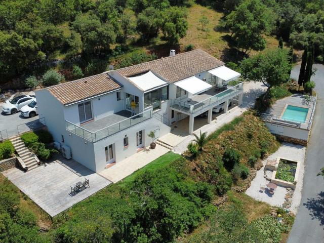 À vendre Maison d’architecte de 230 m2 dans un écrin de natu. 231m² Cabasse