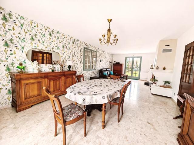 A VENDRE Maison de 164 m2 à Saint Genouph
