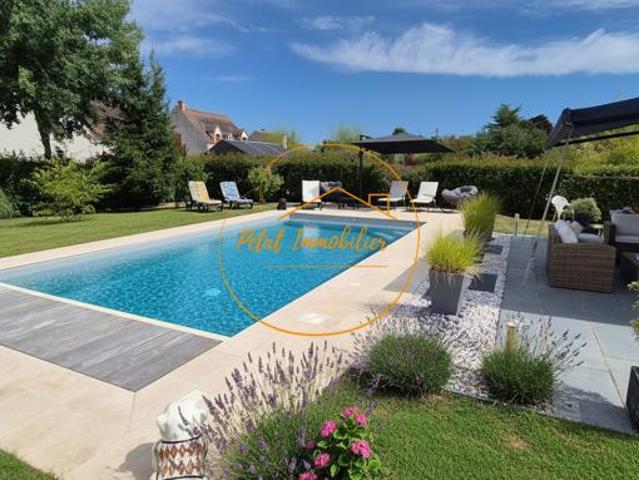 À Vendre Maison de caractère avec dépendances, piscine et