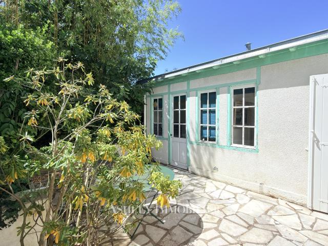 À VENDRE MAISON DE CARACTÈRE À RAFRAICHIR À LA ROCHELLE LA GENETTE