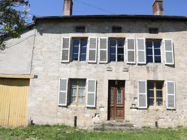 ? Maison de caractère à rénover – 236 m² – 11 pièces – Terrain 1300 m² – Proche Belgique & Luxembourg