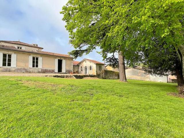 A VENDRE MAISON DE CARACTERE DE 350 M2 SUR 1950 M2 DE TERRAIN SECTEUR BLAYE
