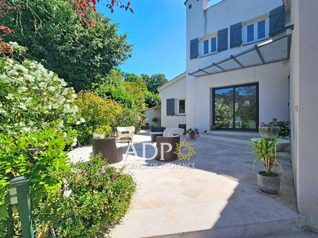 À vendre ? Maison de charme avec dépendance et piscine à débor