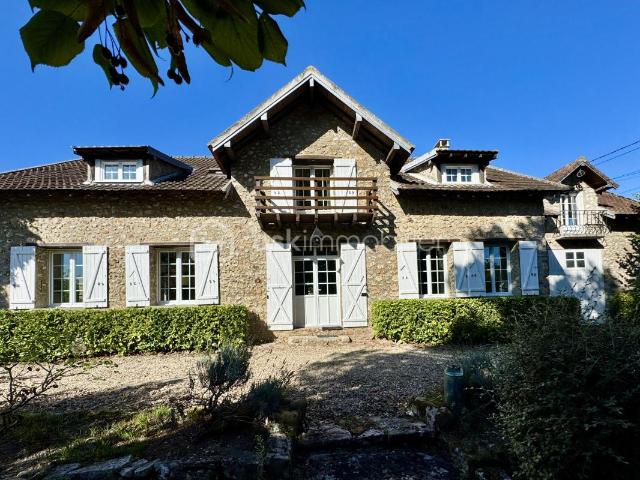 À vendre – Maison de charme en pierre meulière à Armentières en Brie 77