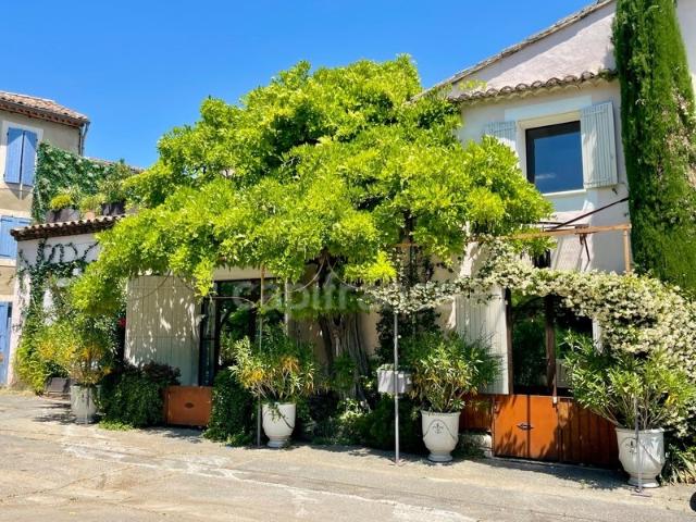 A vendre, maison de hameau en pierre à Roussillon 84 250m² Roussillon
