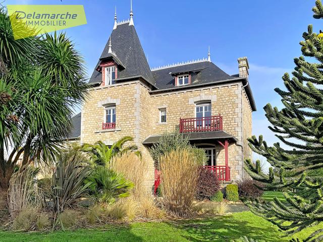 A vendre Maison de Maître à ANGEY 50530 avec 6 chambres, piscine naturelle et dépendance