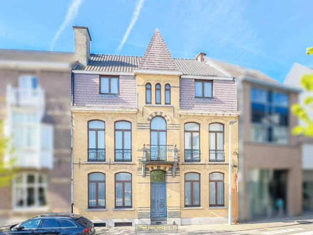 À vendre: Maison de maître pleine de caractère avec jardin de ville, située au centre d’Audenarde