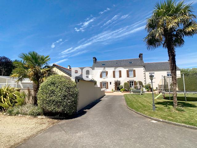A Vendre MAISON DE MAITRE Roz Landrieux Piscine