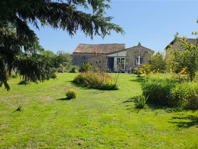 A Vendre Maison de style bungalow avec grange Val d’Issoire 87