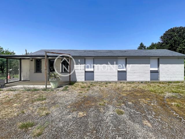 À VENDRE Maison de plain pied 95 m2 avec dépendance et terrain constructible de 2700 m2 Sainte Pience