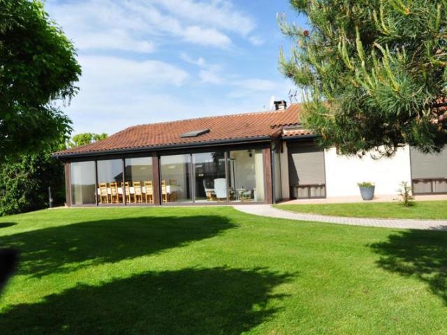 À Vendre – Maison de Plain Pied avec Gîte Indépendant, Piscine et Parc Arboré sur 12 ha