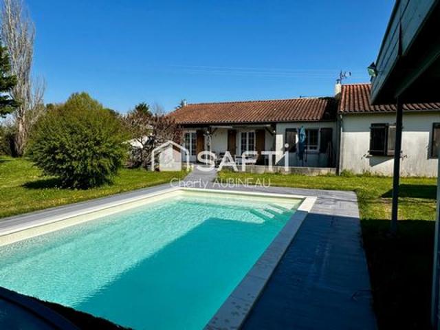 À vendre Maison de plain pied avec piscine et grand terrain