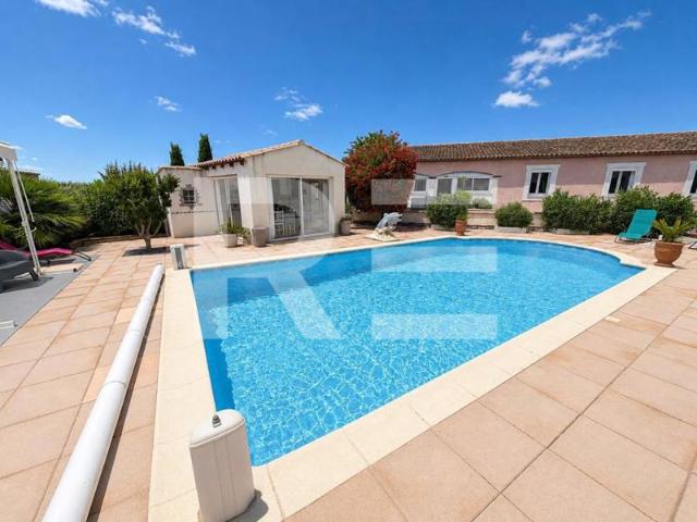 A VENDRE MAISON DE PLAIN PIED AVEC PISCINE SUR BEAUVOISIN