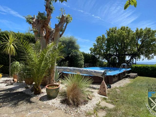 A Vendre Maison De Type 3 et Grande Annexe Avec Piscine Et V. 61m² La Londe les Maures