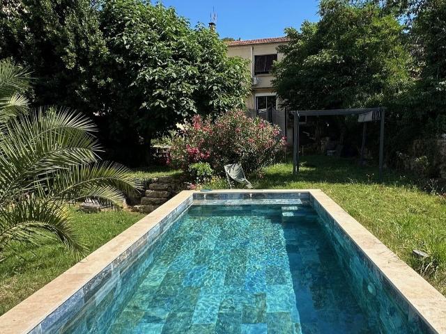 A VENDRE MAISON DE VILLAGE146M2 HABITABLE 5 CHAMBRES TERRAIN 730m2 PISCINE 84110 PUYMERAS VAISON