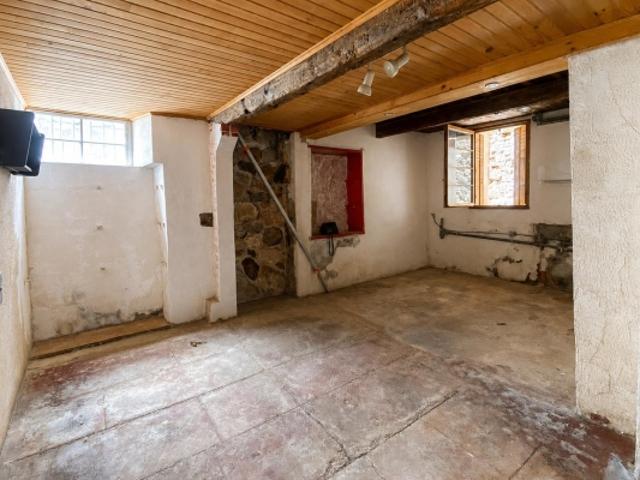 A VENDRE MAISON DE VILLAGE A RENOVER