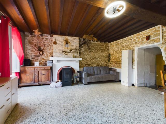 À VENDRE MAISON DE VILLAGE À SAINT SAUGE 58 130 CHARME