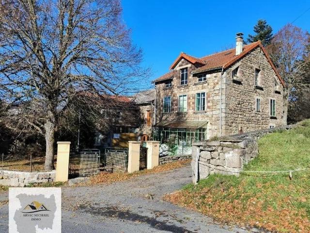 a vendre: maison de village avec dependances